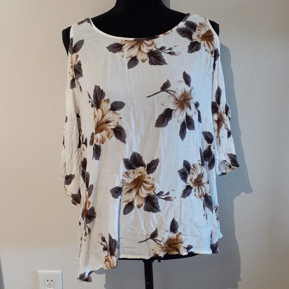 O'NEILL XL open shoulder surf flow top, $58.00